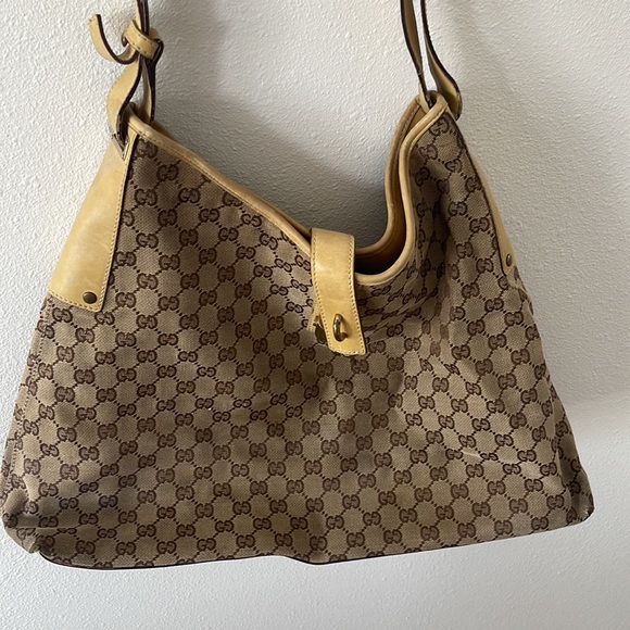 Gucci vintage large shoulder bag. Authentic but well worn - Picture 5 of 6
